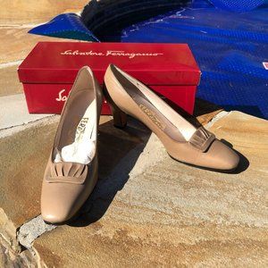 NEW W/BOX MOCHA VINTAGE SALVATORE FERRAGAMO HEELS